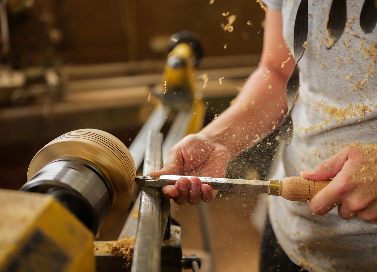 Crafting wood with precision tool